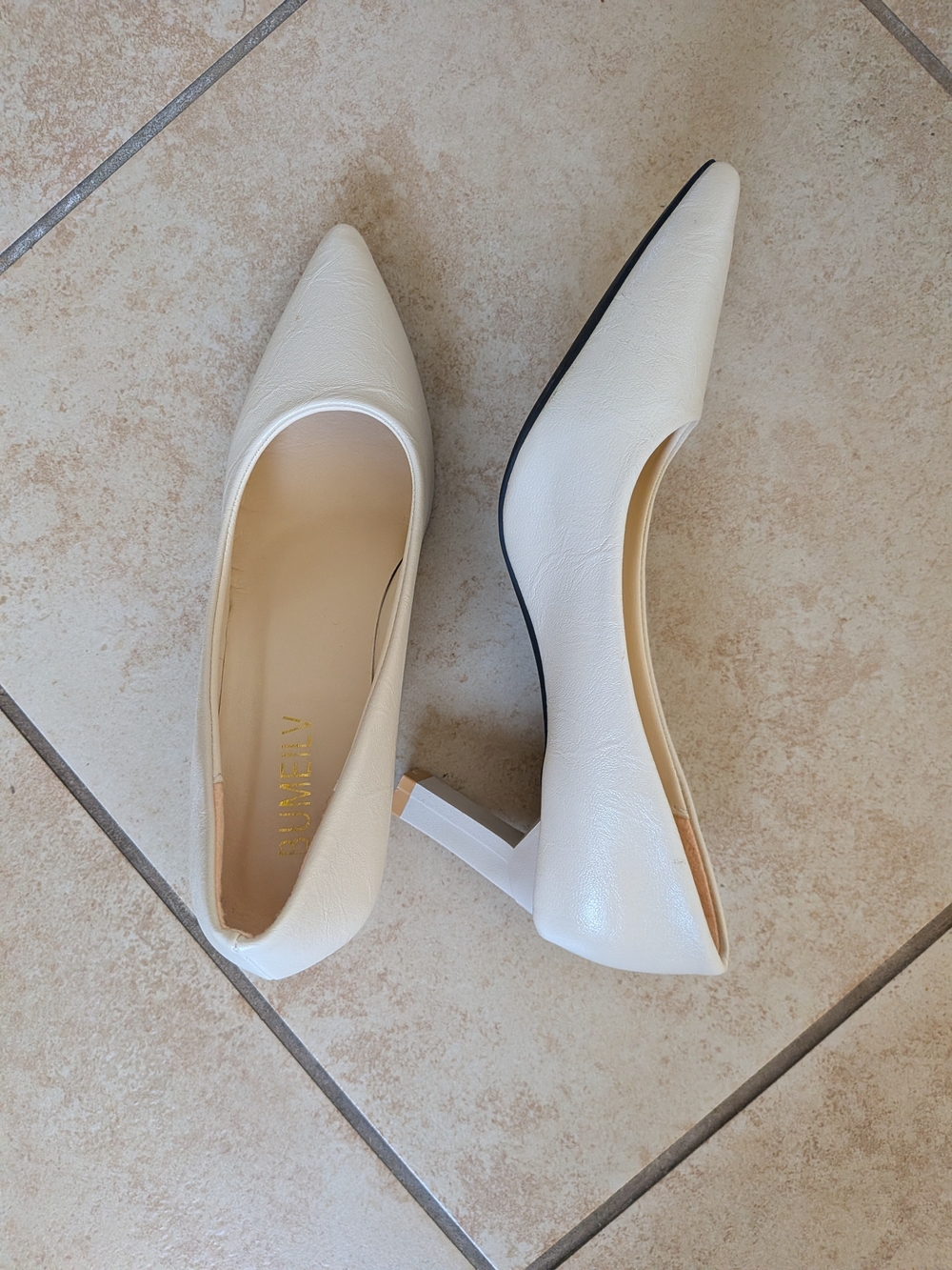 Elegant Pointed Toe Block Heel Pumps in White